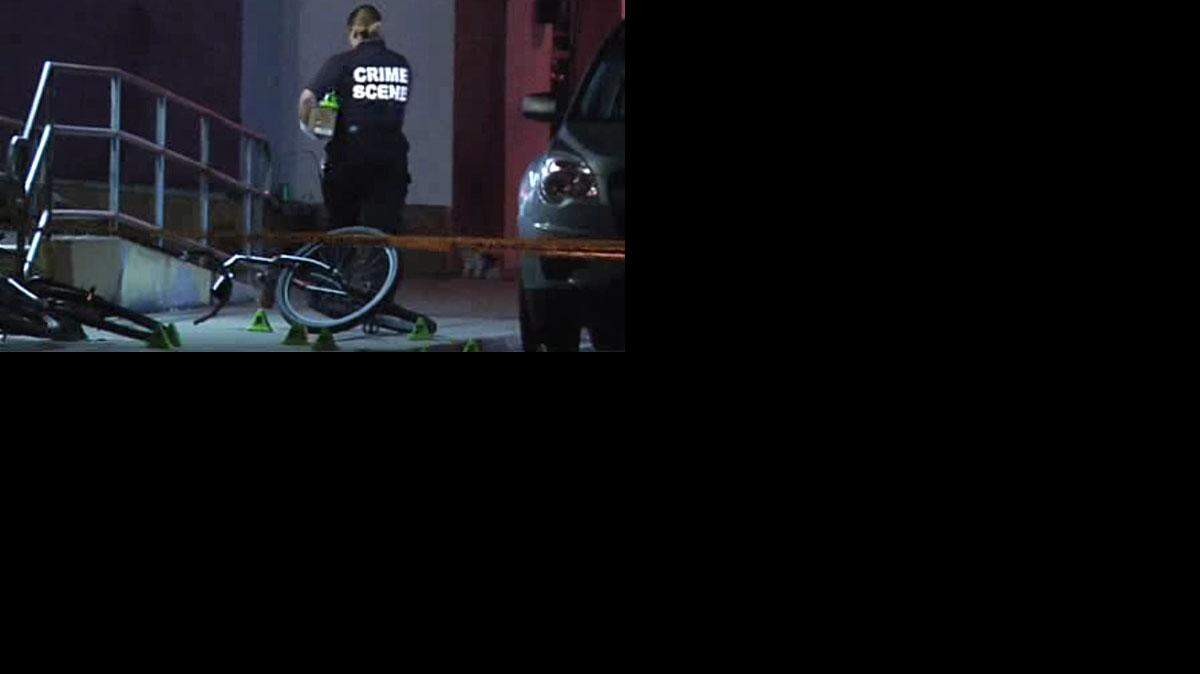 Todo ocurrió frente a un minimercado ubicado en la calle 68 y la avenida 15 del noroeste poco después de la medianoche. Cortesía CBS4 
