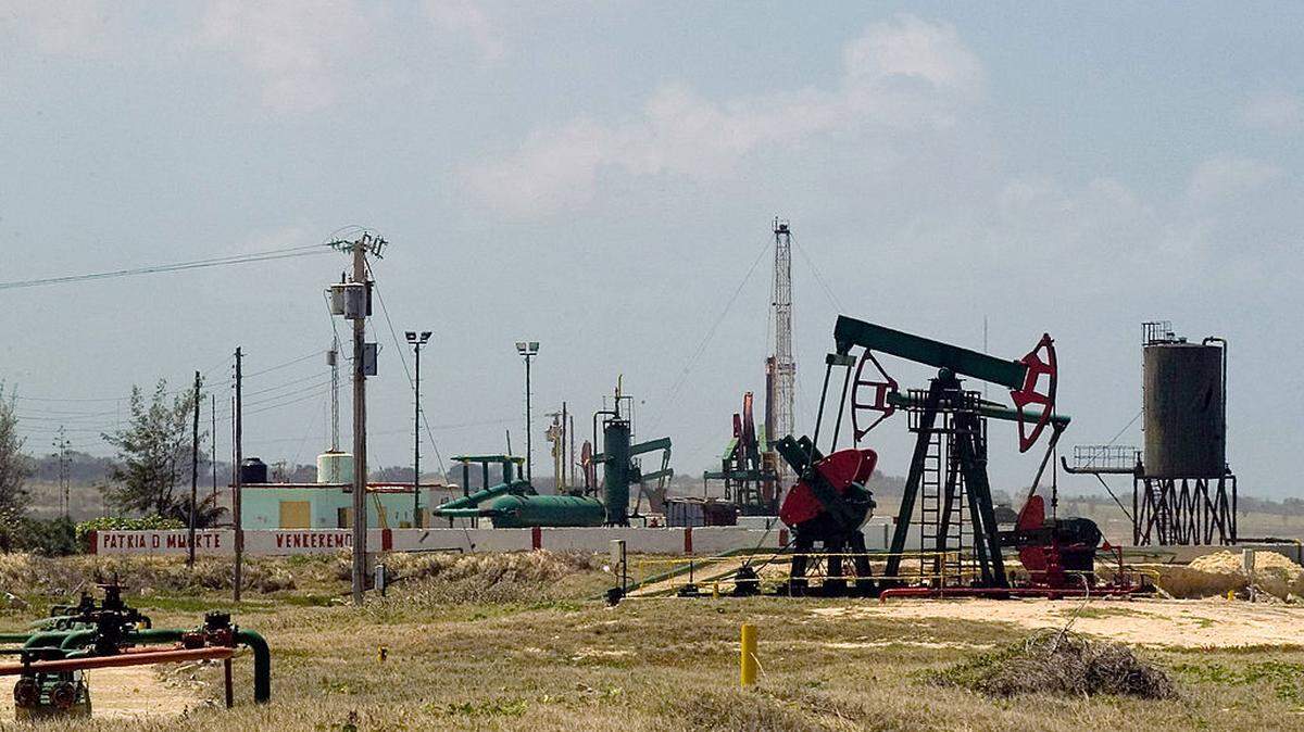Vista de una estación de bombeo de la empresa petrolera cubana (CUPET) el 25 de marzo de 2007 en Santa Cruz, al este de La Habana. 