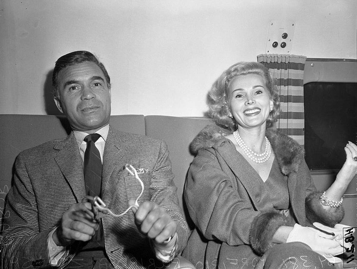 Zsa Zsa Gabor junto al ‘playboy’ Porfirio Rubirosa Ariza, circa 1954.