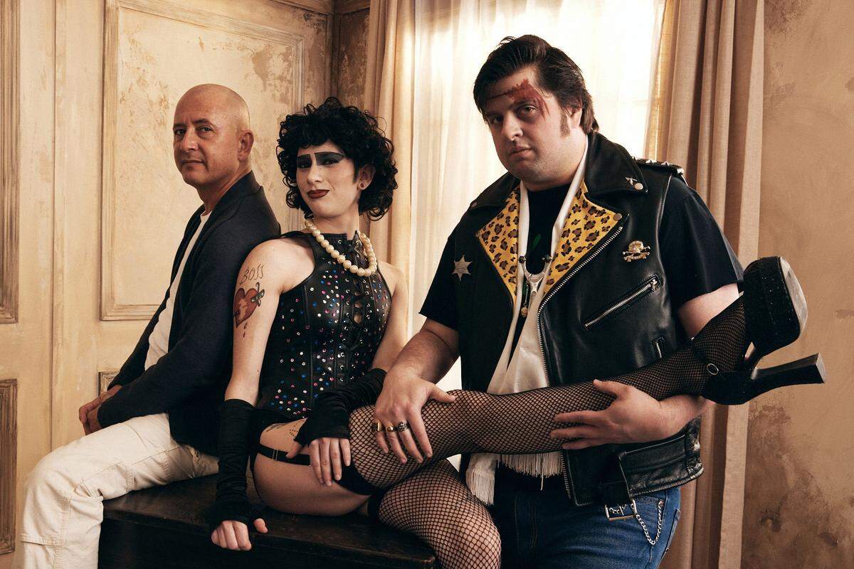 O Cinema Miami Beach estrena el viernes ‘Strange Journey: The Story of Rocky Horror’ (2025) documental que rastrea el meteórico ascenso, caída y resurrección de ‘The Story of Rocky Horror’, sin duda, un fenómeno cultural. 