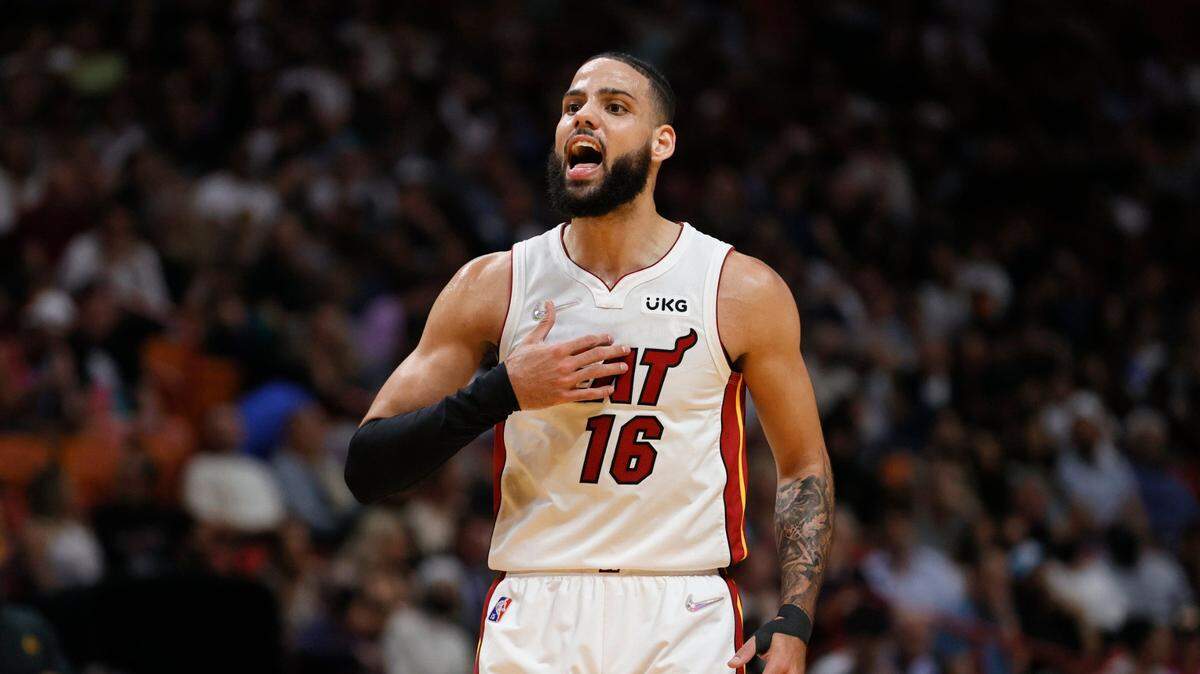 Caleb Martin recibe el contrato más grande que Miami podría ofrecerle usando la excepción de nivel medio del contribuyente de $6.5 millones. Ganará $20.5 millones por tres temporadas. 
