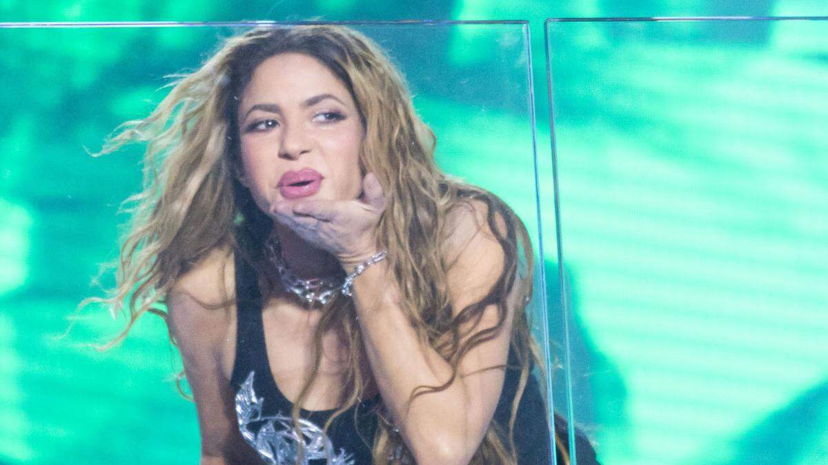 Shakira interpreta su nueva canción “Punteria” en Times Square el 26 de marzo de 2024 en la ciudad de Nueva York.