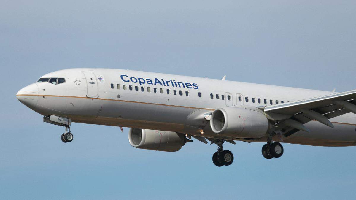 Un avión Boeing 737-800 de Copa Airlines se prepara a aterrizar en el Aeropuerto Internacional JFK de Nueva York, en este foto de archivo del 14 de noviembre de 2019.