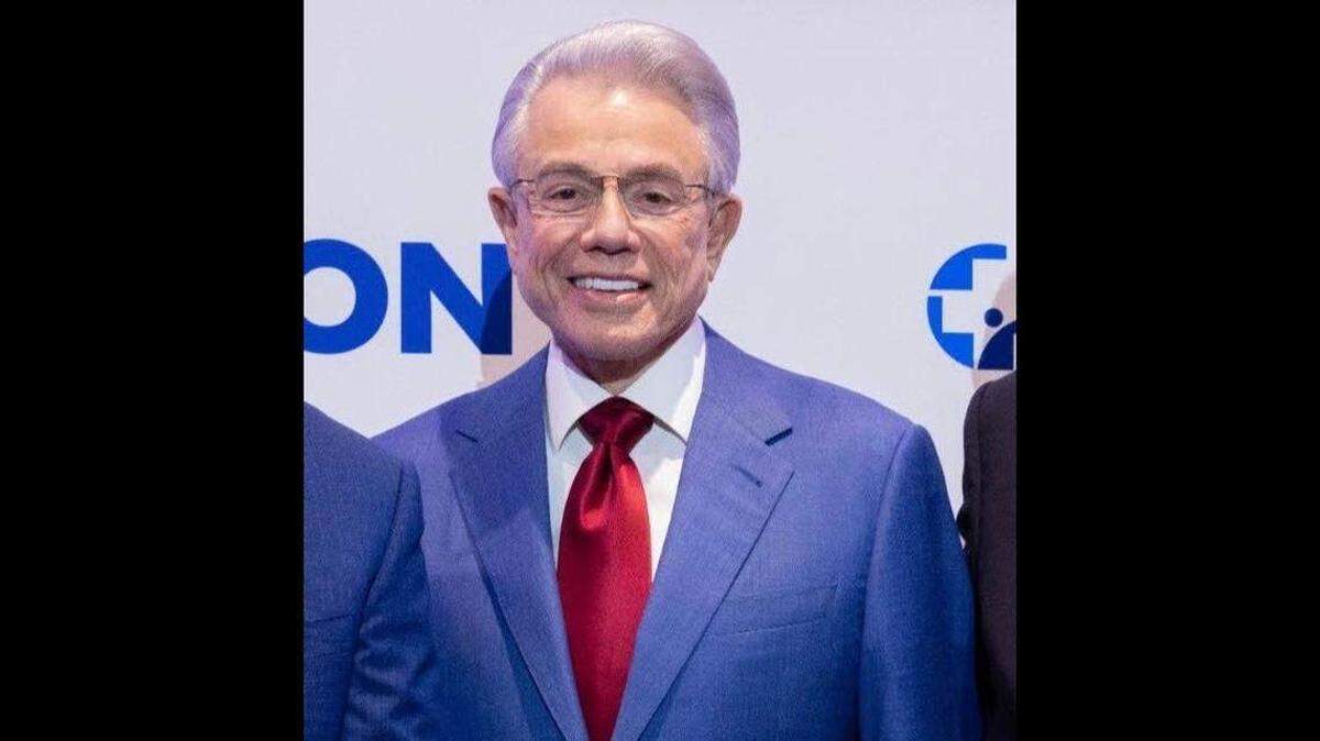 Esta semana, Benjamín León Jr., fundador del Centro Médico León, recibirá importante premio en Miami.