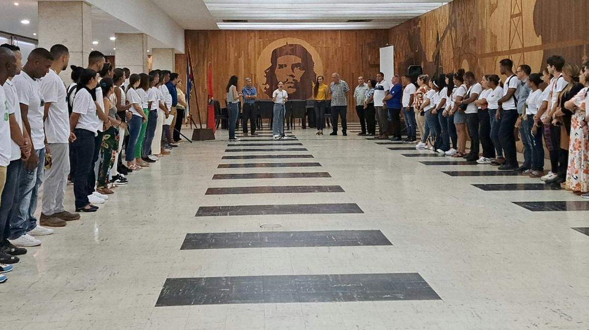 Una “expedición juvenil” fue creada en La Habana, con la misión de recorrer barrios y empresas en todo el país para justificar los prolongados apagones y la falta de respuesta del gobierno cubano.
