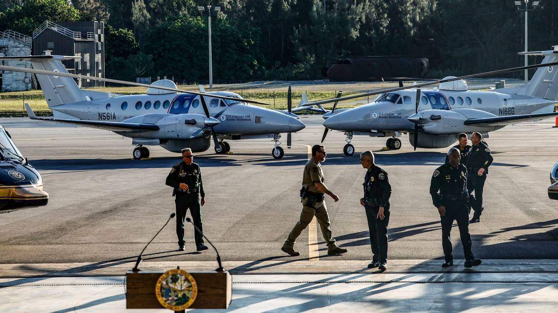 ¿Trump enviará inmigrantes a base militar de Homestead? Nuevo plan de deportaciones desata polémica