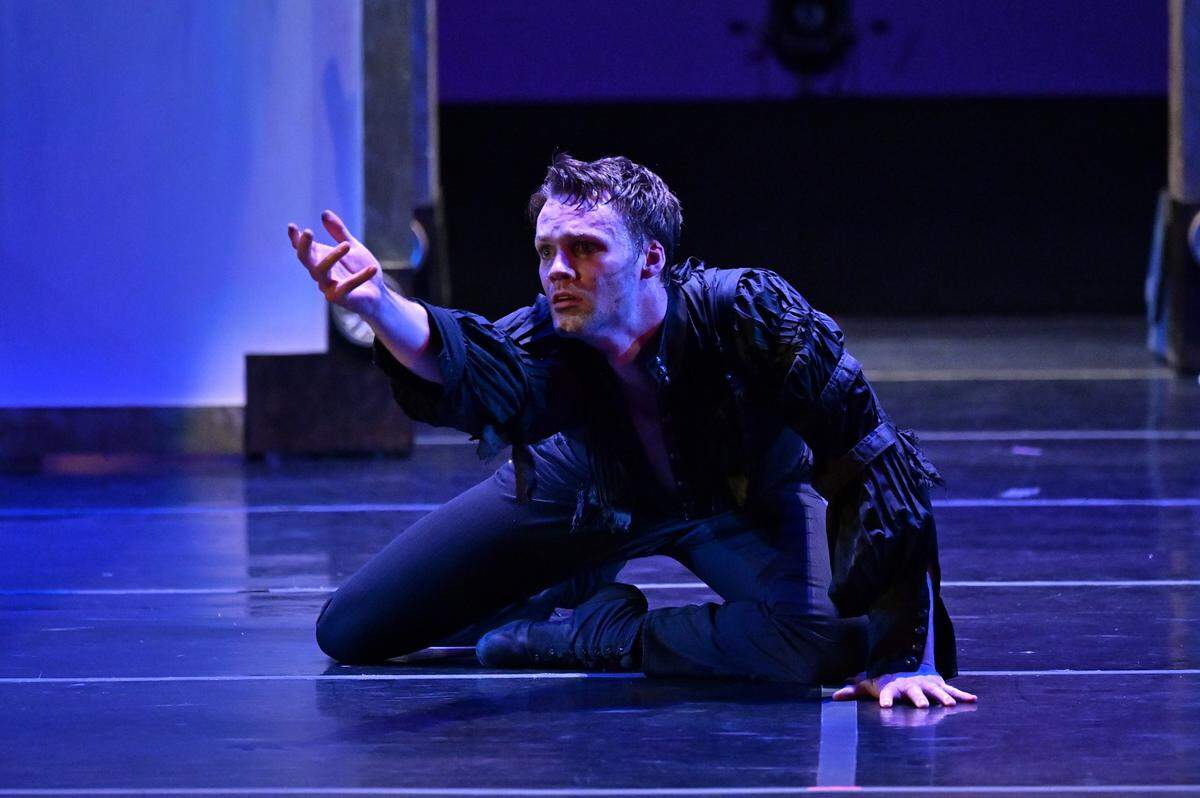 Matthew Huefner es Dorian Gray en la puesta en escena de Baumgarten y Salterini inspirada en la novela de Oscar Wilde.