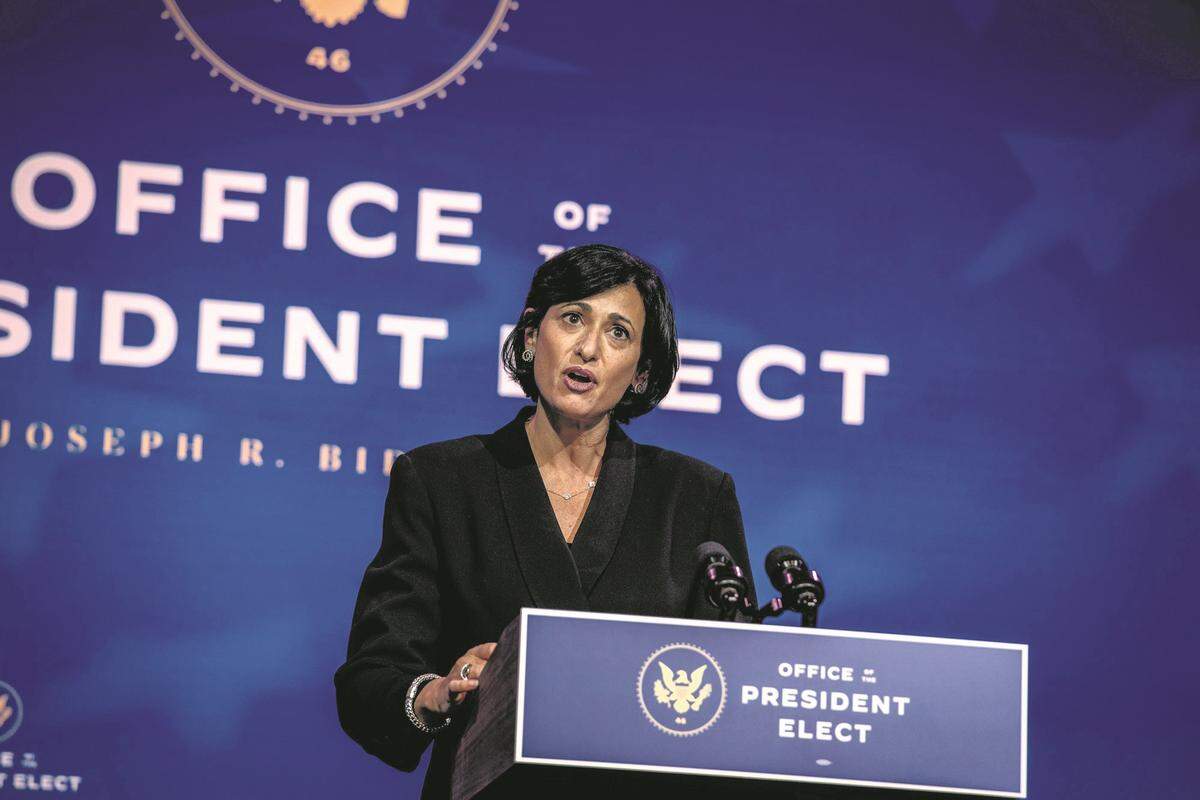 La doctora Rochelle Walensky, directora de los CDC. El mesnaje de la Casa Blanca fue claro: no hay una vacuna adaptada a las variantes de ómicron.