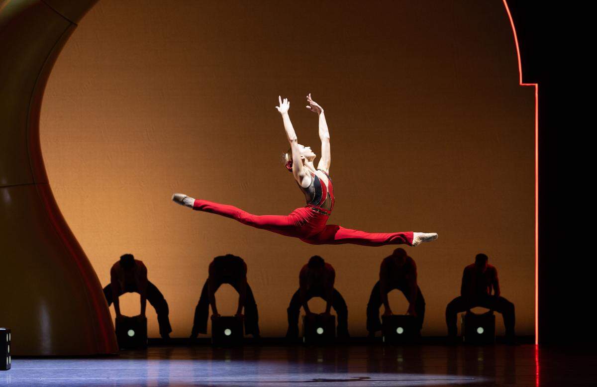 Dawn Atkins, en el papel protagónico de “Carmen”, coreografía de Annabelle López Ochoa.