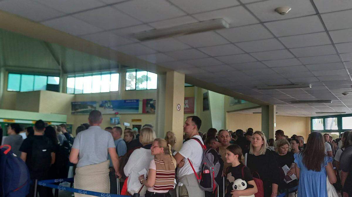 Foto de archivo del aeropuerto internacional de Holguín, Cuba, adonde regresarán vuelos directos de Moscú, operados por la aerolínea rusa Nordwind.