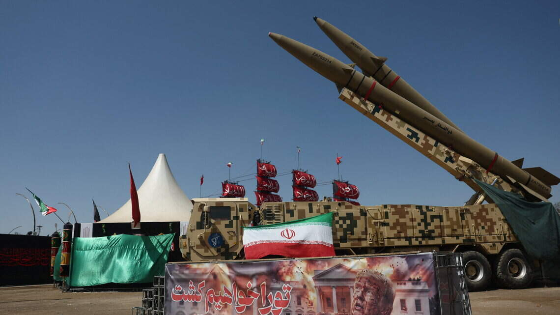 Irán dice que atacó dos buques de guerra y una base estadounidenses en Jordania en represalias por bombardeo