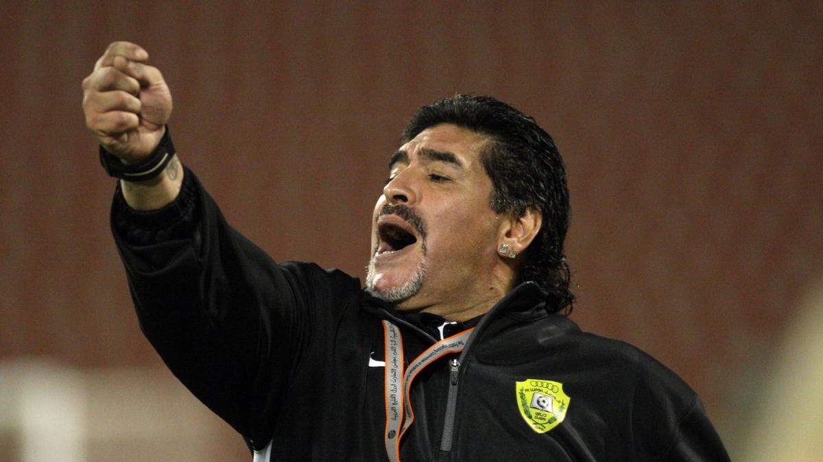 Diego Armando Maradona, uno de los mejores futbolistas de la historia, falleció en Buenos Aires el 25 de noviembre de 2020 a los 60 años de edad.