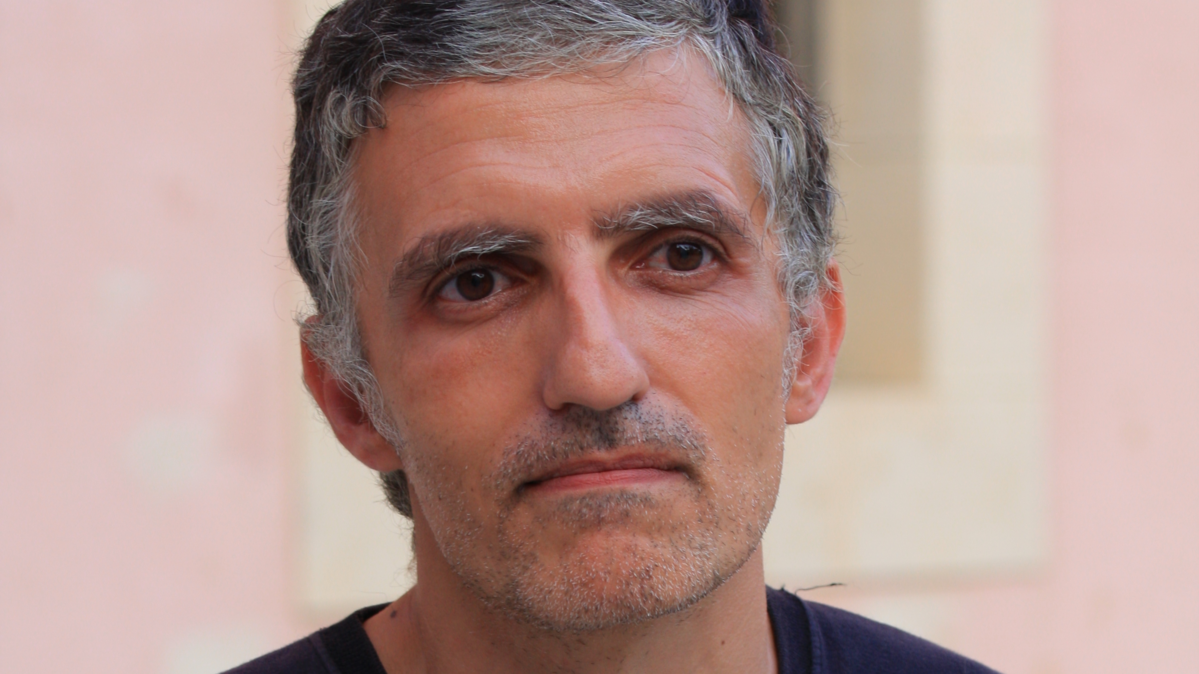 Carlos Gámez Pérez se presenta el sábado 23 de febrero en Books & Books (265 Aragon Ave., Coral Gables). A las 8:00 pm.