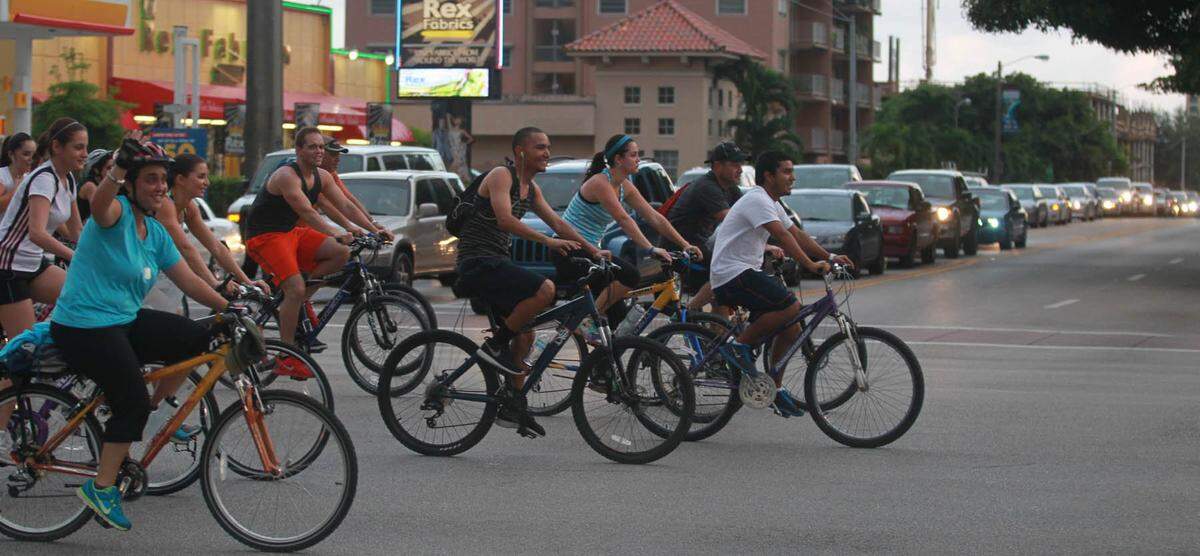 Miami Critical Mass&nbsp;se lleva a cabo el último viernes de cada mes. En él ciclistas y patinadores monopatín salen a las calles en masa. 