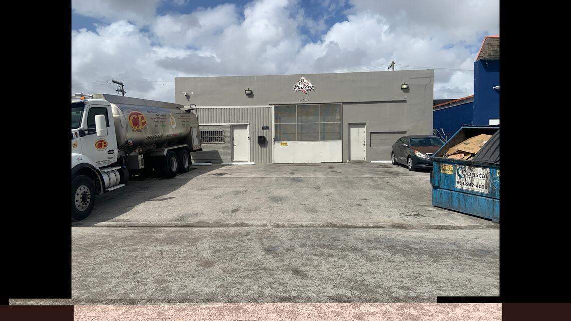 Moho, ‘restos de comida vieja’ en equipos y sin permiso válido de alimentos en una panadería de Hialeah