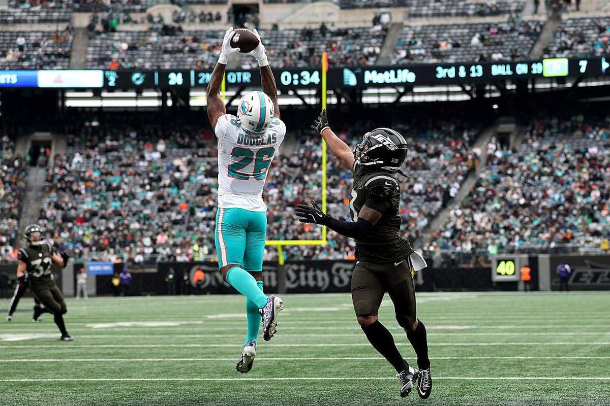 EAST RUTHERFORD, NEW JERSEY - DECEMBER 07: Rasul Douglas #26 of the Miami Dolphins intercepts a pass intended for John Metchie III #3 of the New York Jets during the second quarter at MetLife Stadium on December 07, 2025 in East Rutherford, New Jersey. (Photo by Kenneth Richmond/Getty Images)