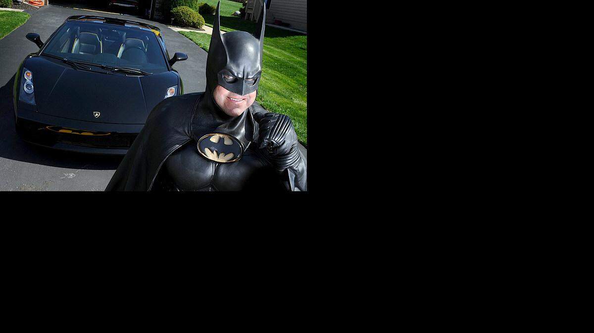 Robinson, que vivía en Maryland y era padre de tres varones, gerenciaba una empresa de limpieza antes de comprar el disfraz de Batman y el auto.