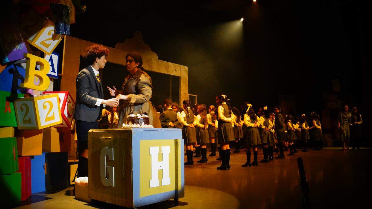 Un momento de la puesta en escena de “Matilda Jr.”, a cargo de la Sociedad Actoral Hispanoamericana (SAH).