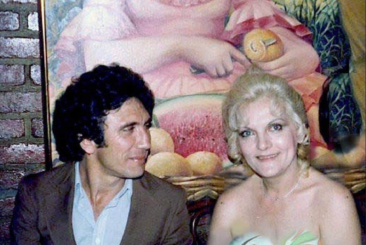Nancy Pérez Crespo junto a Reynaldo Arenas, una de las figuras legendarias más renombradas de la literatura cubana.
