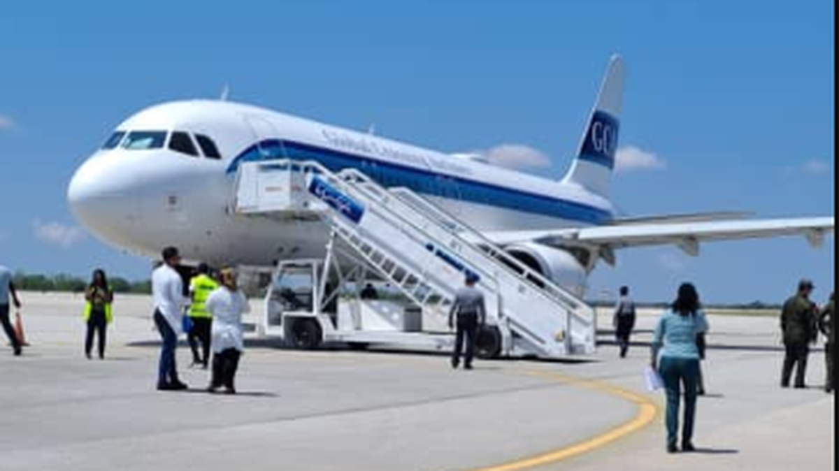 Un vuelo de deportación procedente de Estados Unidos retornó a 45 migrantes irregulares cubanos a La Habana, y con ellos suman 646 los insulares devueltos en 42 operaciones realizadas desde diferentes países de la región en el presente año, informaron medios oficiales.