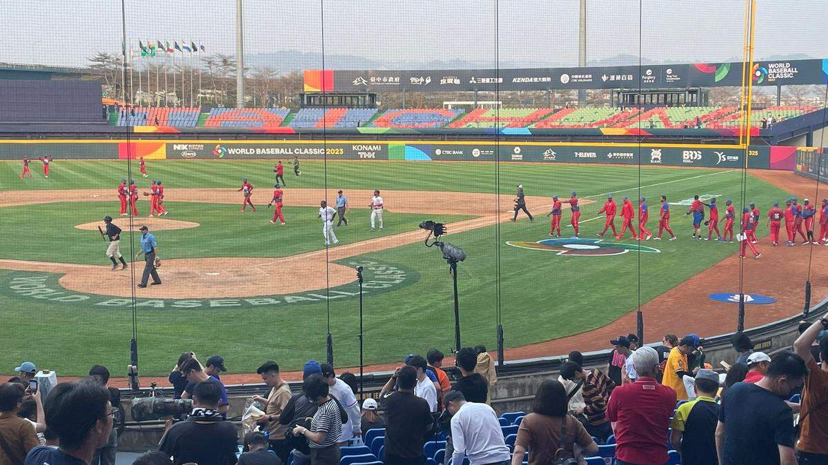 Cuba celebra su triunfo ante Panamá en el Clásico Mundial.