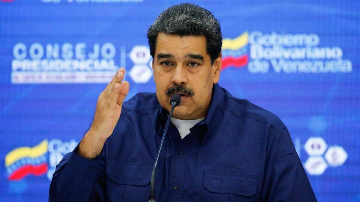 Fotografía cedida por la prensa de Miraflores donde se observa al gobernante venezolano, Nicolás Maduro, quien toma parte en un acto de Gobierno, el lunes 18 de febrero de 2019 en Caracas, Venezuela.
