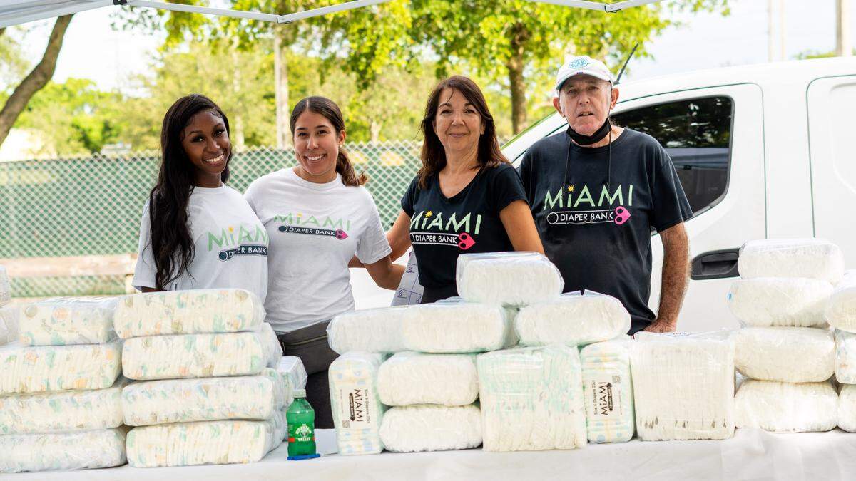 Miami Diaper Bank ayuda a familias que no pueden costear los pañales desechables para sus hijos, desde Los Cayos hasta Palm Beach. La organización participa en una encuesta con las familias para medir el impacto y la necesidad de ayuda con pañales.