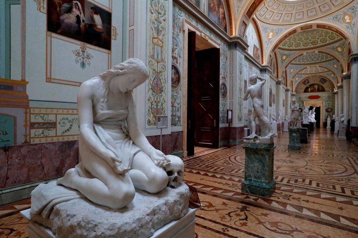 Una de las numerosas salas de exposiciones. El Hermitage de San Petersburgo fue creado a partir de una colección real, la de los zares de Rusia.