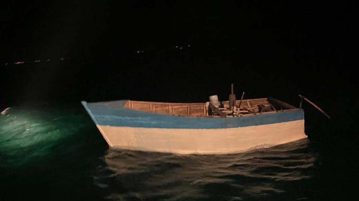 Más de 100 migrantes fueron repatriados a Haití y Cuba después de ser interceptados por guardacostas de EEUU.
