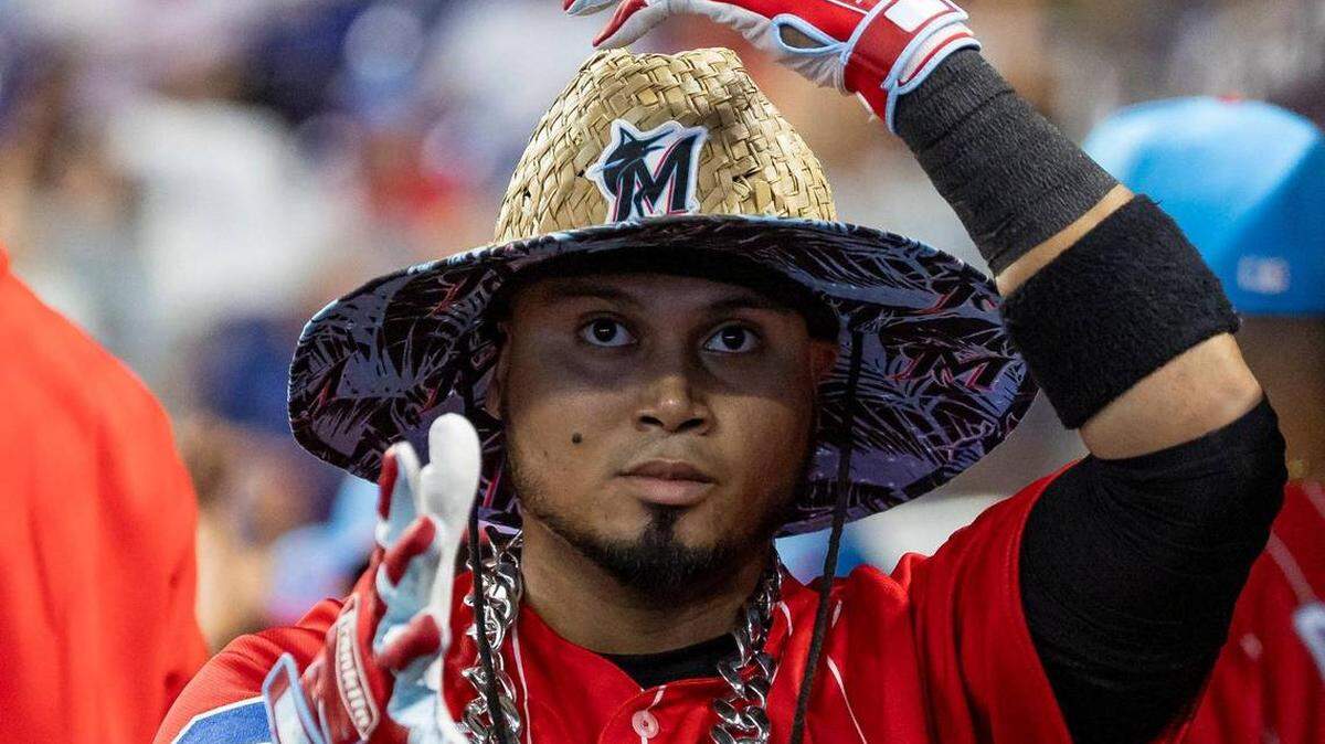 Luis Arráez conecta en la primera entrada el cuadrangular más largo de su carrera para inclinar el sábado en la tarde la balanza de un juego ganado 3-1 por los Marlins delante de 33,980 aficionados en el loanDepot park.