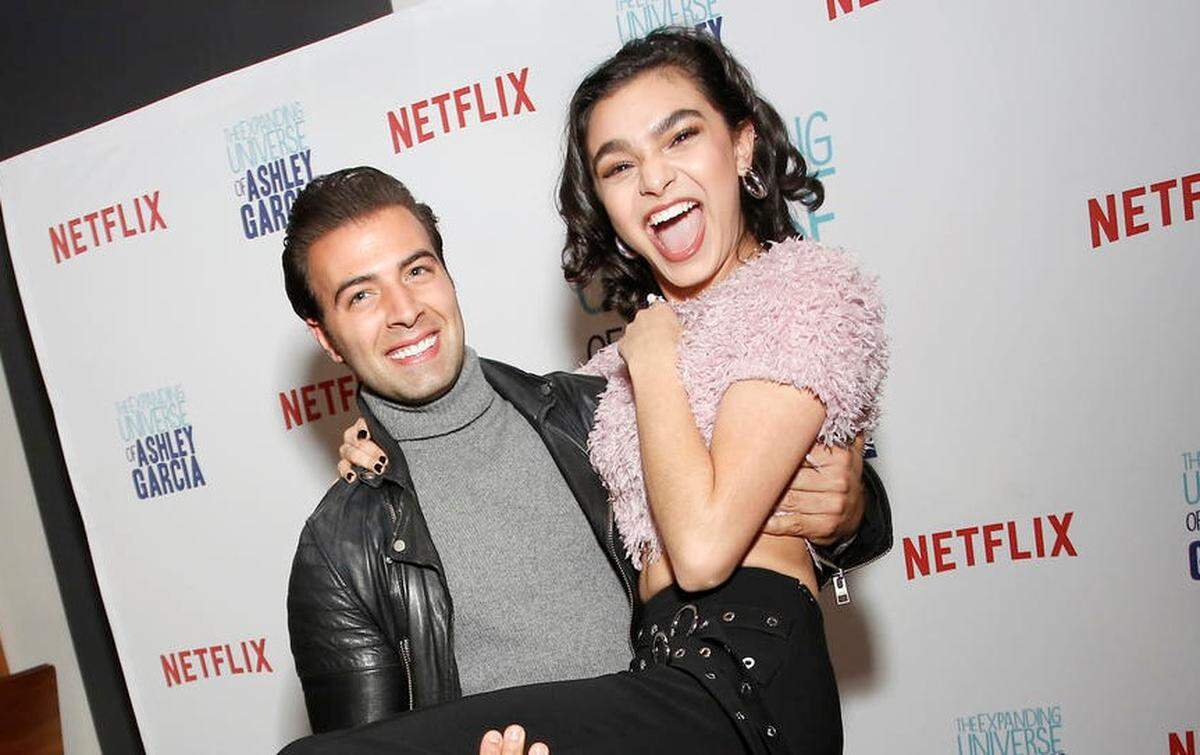 Jencarlos Canela comparte cartel con Paulina Chávez en la serie de Netflix ‘The Expanding Universe of Ashley García’ .