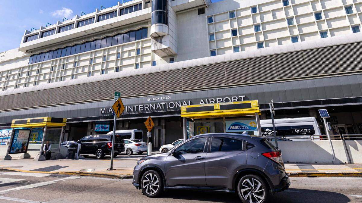 Foto de archivo de la entrada principal del Aeropuerto Internacional de Miami, donde la aerolínea estadounidense Spirit opera desde 2021.