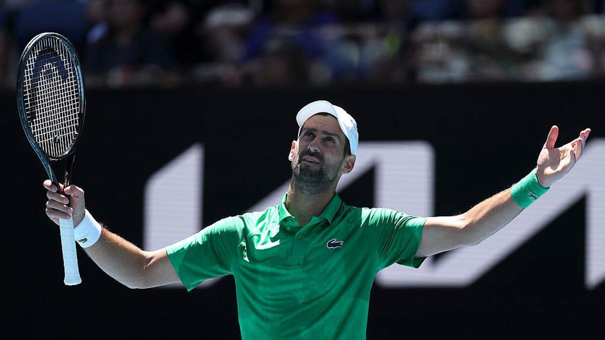 El serbio Novak Djokovic derrotó 6-3, 6-2, 6-2 al italiano Francesco Maestrelli y avanzó el jueves a la tercera ronda en el Abierto de Australia. 