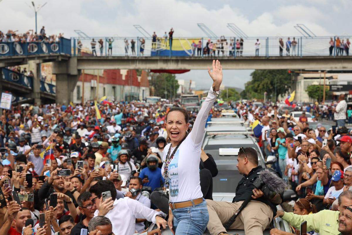 La dirigente opositora María Corina Machado durante su gira en Venezuela para respaldar la candidatura del ex diplomático Edmundo González.