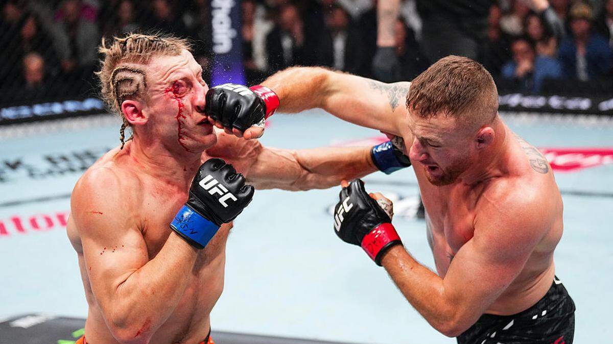 A los 37 años, Justin Gaethje (der.) venció a Paddy Pimblett en la UFC 324, el sábado en Las Vegas.