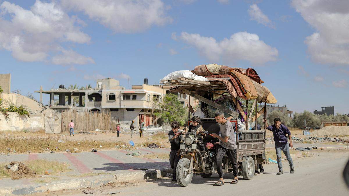 Displaced Palestinians who left Rafah in the southern Gaza Strip following an evacuation order by the Israeli army, arrive at Khan Yunis with their belongings on May 6, 2024. On the same day, Hamas announced it had accepted a truce proposal. (Photo by Khames Alrefi / Middle East Images / Middle East Images via AFP)