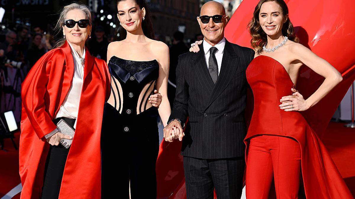 Meryl Streep, Anne Hathaway, Stanley Tucci y Emily Blunt asisten al estreno europeo de “El diablo viste de Prada 2” en Leicester Square, el 22 de abril de 2026, en Londres, Inglaterra. 