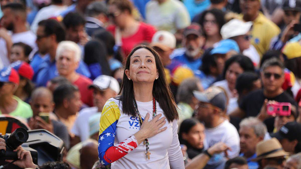Foto de archivo del 9 de enero de 2025 de la líder opositora María Corina Machado durante una protesta para exigir el regreso a la democracia y el respeto a los derechos humanos, en Caracas, Venezuela.