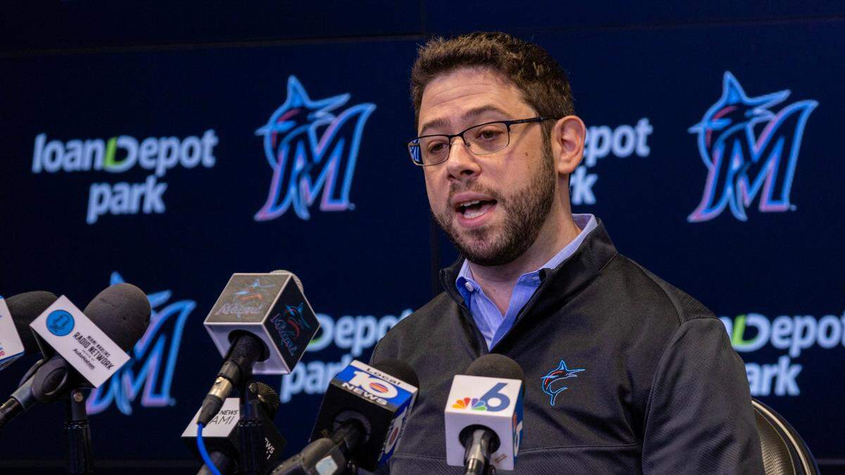 Peter Bendix se reunió con la prensa que habitualmente cubre a los Marlins para pasar revista a lo sucedido en la temporada, desde el adiós con el manager Skip Schumaker hasta los planes que llevarán a la próxima primavera en Jupiter, Florida.