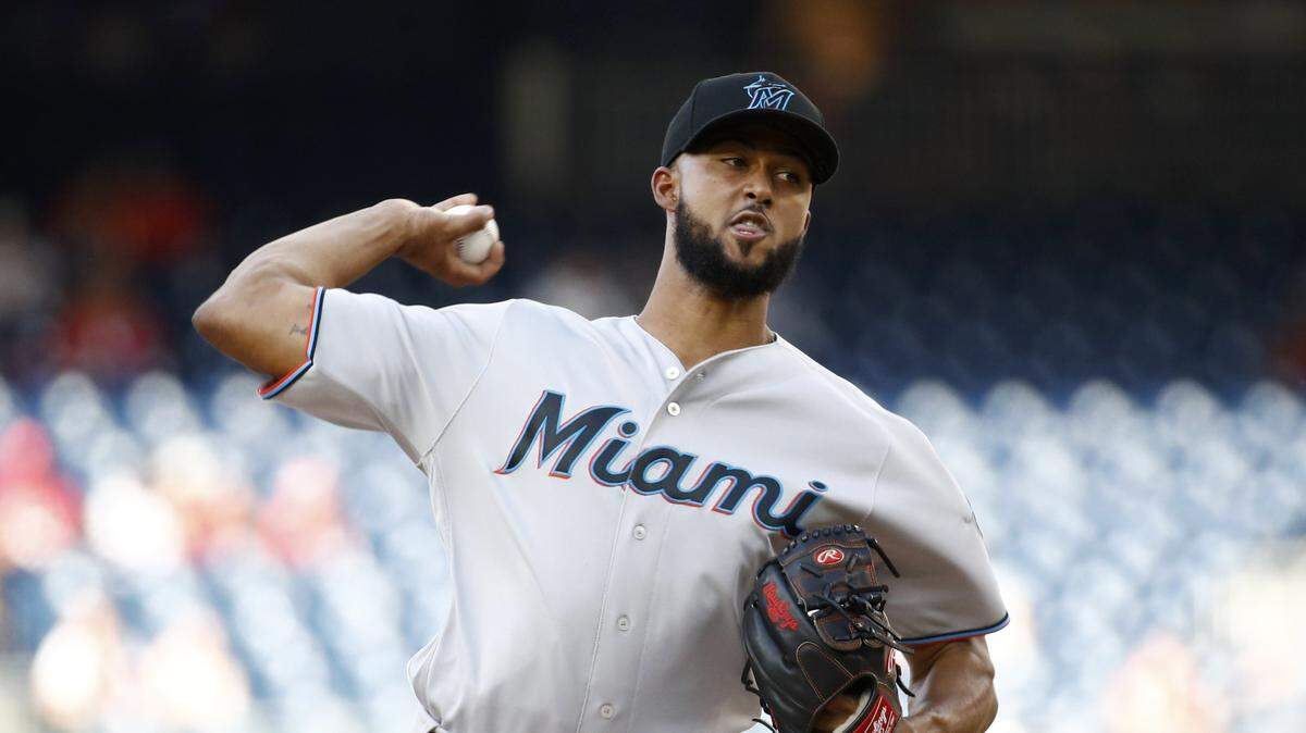 El abridor de los Marlins Sandy Alcántara lanzó cinco entradas y dos tercios y permitió dos carreras a la tanda de los Nacionales, el 3 de julio de 2019 en Washington.