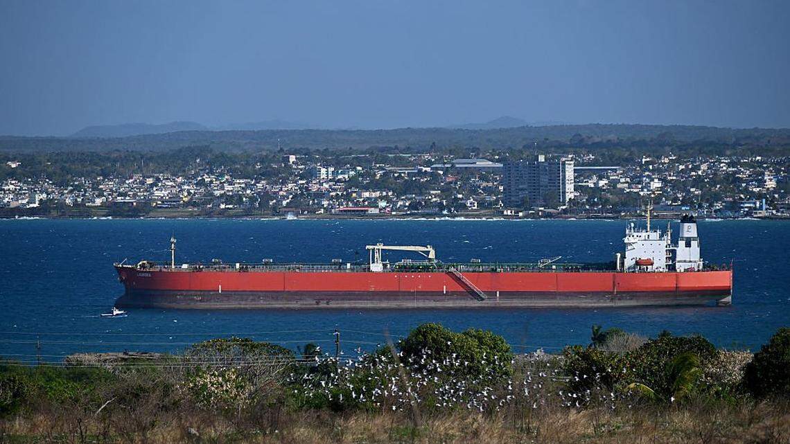 Rusia detiene y deporta a migrantes ilegales cubanos, según medio