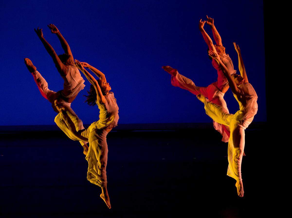 De izquierda a derecha: los bailarines de Dance NOW! Miami (DNM) Justin Dinkins, Cristiane Silva, Jason Williams y Megan Holsinger. 