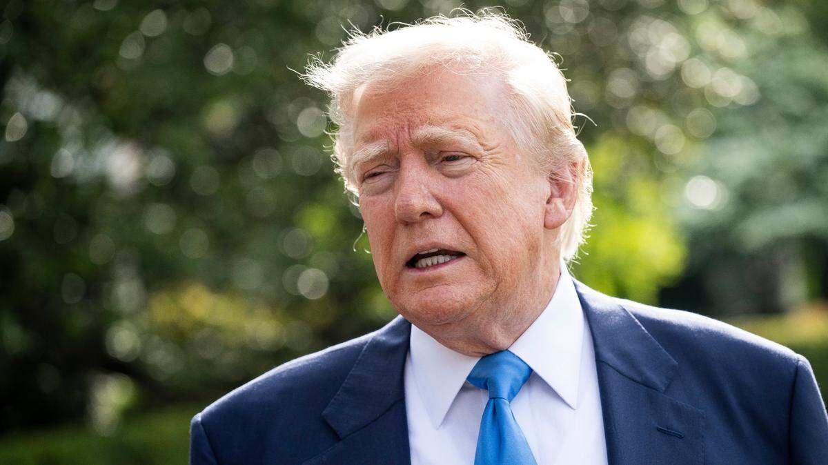 La popularidad del presidente Donald Trump ha disminuido hasta situarse entre 40% y 44%, de acuerdo a varias encuestas.