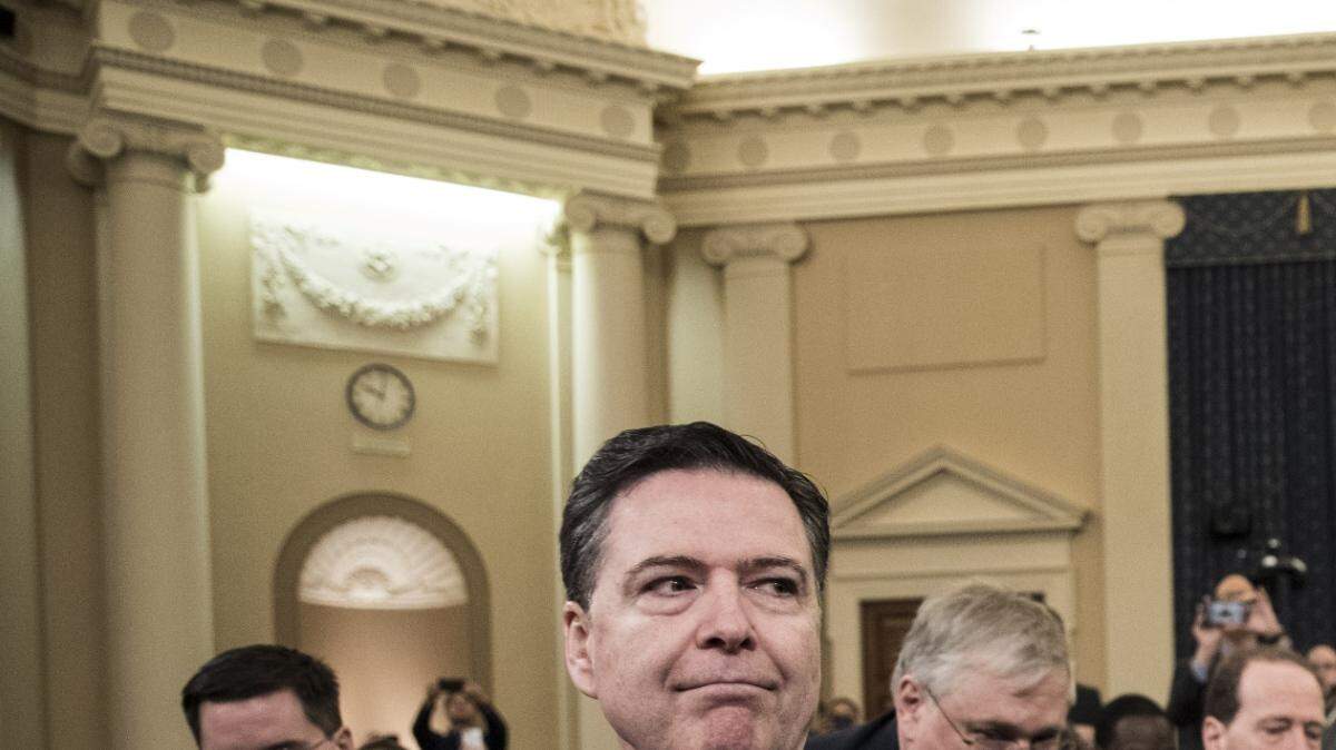 James Comey, director del FBI (izq.), y Michael Rogers, director de la Agencia Nacional de Seguridad, comparecen ante el Comité de Inteligencia de la Cámara de Representantes, el lunes en El Capitolio, Washington D.C. 