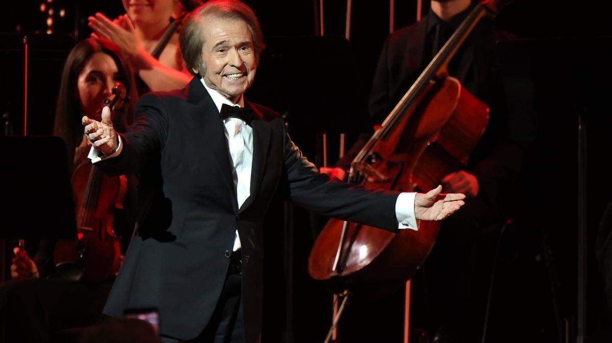LAS VEGAS, NEVADA - NOVEMBER 12: Honoree Raphael performs onstage during the 2025 Latin Recording Academy Person of the Year Honoring Raphael on November 12, 2025 in Las Vegas, Nevada. (Photo by Monica Schipper/Getty Images for The Latin Recording Academy)