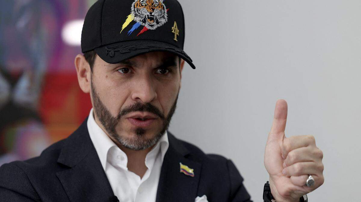 El abogado y empresario, Abelardo De La Espriella, candidato a la presidencia de Colombia por el movimiento de derecha Defensores de la Patria, habla durante una entrevista con Reuters en Bogotá, Colombia, 11 de febrero, 2026.