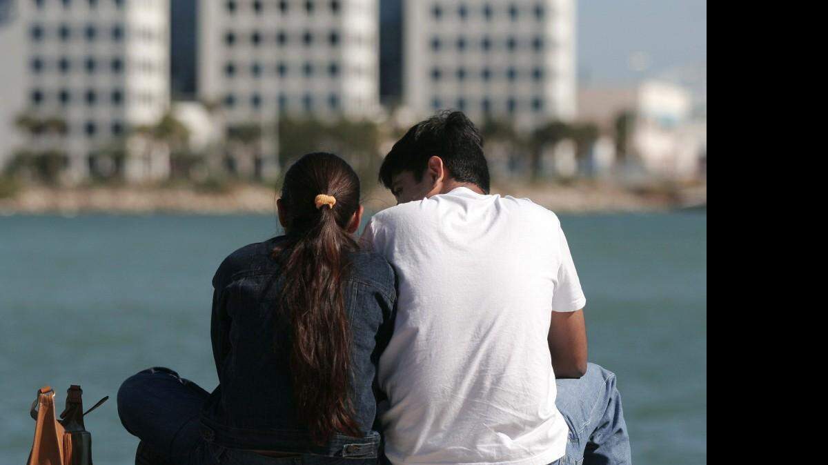 Estudios  muestran que la oxitocina puede reducir el consumo del alcohol, los antojos y el síndrome de abstinencia, por lo que supone un componente clave para potenciales tratamientos contra el alcoholismo. EFE-ARCHIVO