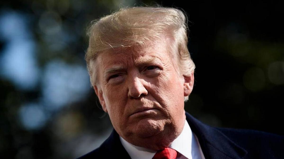 El presidente de los Estados Unidos, Donald Trump, habla con los reporteros antes de caminar hacia Marine One en South Lawn de la Casa Blanca. Archivo.