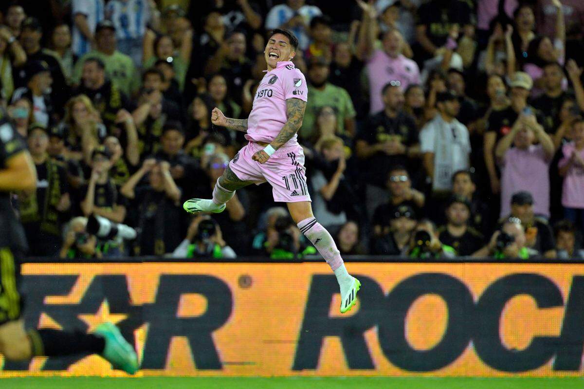 El jugador del Inter Miami Facundo Farías celebra tras anotar un gol en el partido de la MLS ante Los Angeles FC, en el partido de la MLS celebrado el 3 de septiembre de 2023 en Los Angeles.