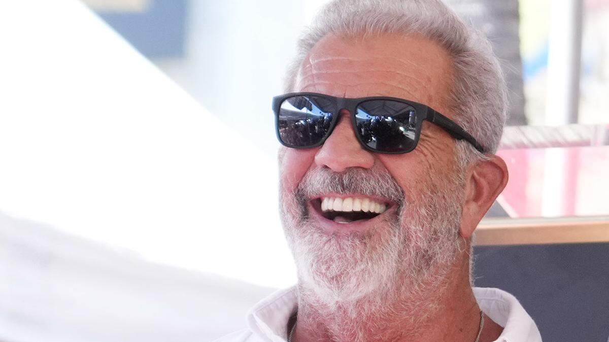 Mel Gibson en la ceremonia de homenaje a Vince Vaughn con una estrella en el Paseo de la Fama de Hollywood, celebrada en el 6201 de Hollywood Boulevard en Hollywood, CA, el lunes 12 de agosto de 2024. 